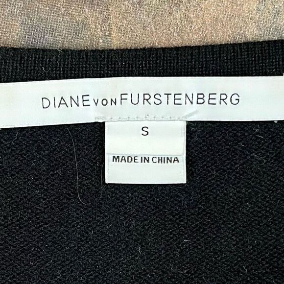 Diane Von Furstenberg Women’s Crew Neck Striped Sweater Small - Picture 7 of 10
